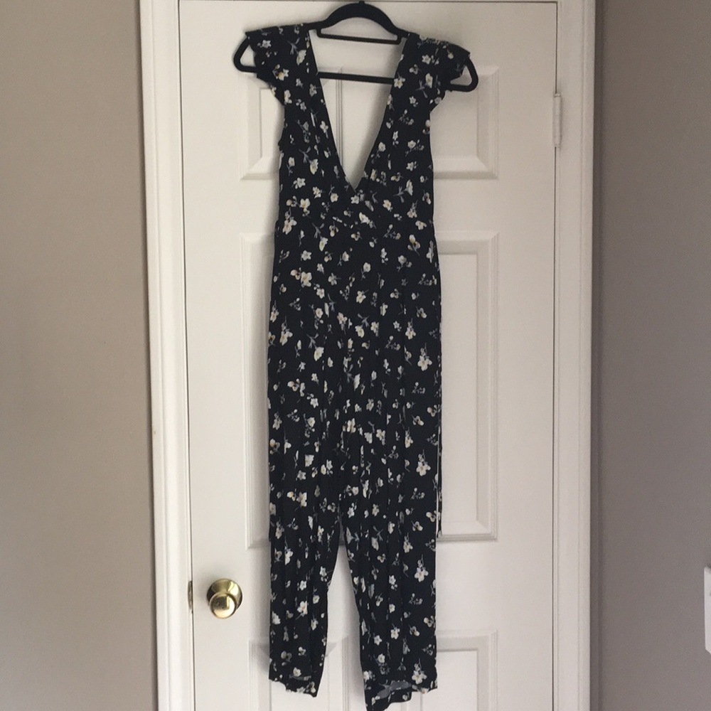 New VICI Black and Floral Jumpsuit Size Small